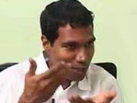 அரசியல்வாதிகளுடன் பழகுவதால் எங்களை நியாயமில்லாமல் குறி வைத்துள்ளனர்-காஸ்பர்