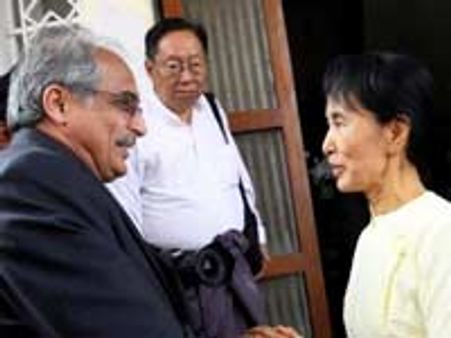 மியான்மர் விவகாரத்திலிருந்து விஜய் நம்பியாரை தூக்க இங்கிலாந்து கோரிக்கை