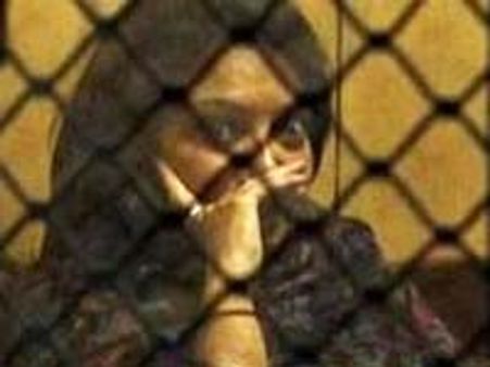 ராடியா வீட்டுக்குச் சென்று சிபிஐ விசாரணை-ஆஜராக அவகாசம் கேட்கிறார் ராஜா