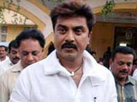 அமைதிப்புரட்சி நடக்கணும்-சொல்கிறார் சரத் குமார்