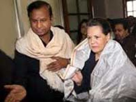 அழகிரி விவகாரம்-சோனியாவுடன் டி.ஆர்.பாலு அவசர சந்திப்பு