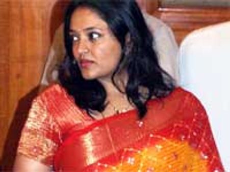 நித்தியானந்தாவுடன் படுக்கையில் இருப்பது நடிகை ரஞ்சிதாதான்-கர்நாடக போலீஸ் திட்டவட்டம்