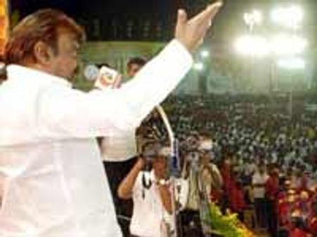 யாரிடமும் கட்சியை அடகு வைக்க மாட்டேன்-கூட்டணி குறித்து விஜயகாந்த் குழப்பப் பேச்சு