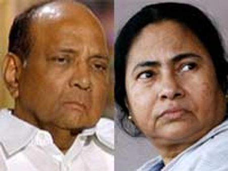 தனியாக போட்டியிடப் போவதாக பவார் அறிவிப்பு-மமதா போராட்ட அறிவிப்பு