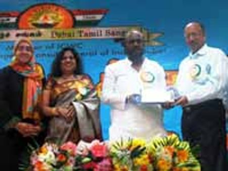 துபாய் தமிழ்ச் சங்க பொங்கல் விழாவில் கவிஞர் பிறைசூடன்: கலை நிகழ்ச்சிகளுடன் கோலாகலம்