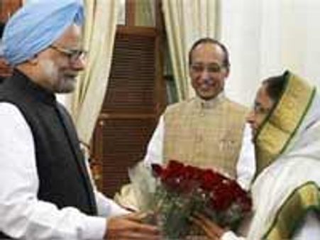 பிரதீபாவை சந்திக்கிறார் மன்மோகன்-அமைச்சரவை மாற்றம் குறித்து ஆலோசனை?