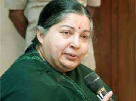 ஈழத் தமிழர்கள் கொல்லப்பட்டபோது மத்திய அரசு சுண்டு விரலைக் கூட அசைக்காதது ஏன்?-ஜெ. கேள்வி