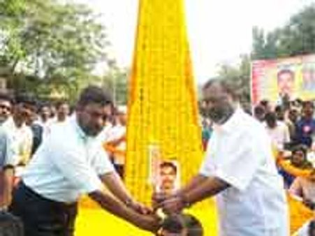 முத்துக்குமார் 2-ம் நினைவு தினம்: தலைவர்கள் அஞ்சலி