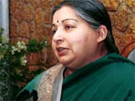 திமுகவிடம் கூடுதல் சீட் பெற காங். நடத்தும் தந்திரமே ராசா கைது-ஜெ.