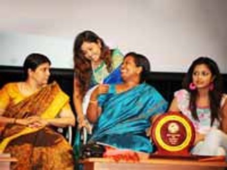 அமீரகத் தமிழர்கள் அமைப்பு நடத்திய பிரம்மாண்டமான தமிழர் திருவிழா  