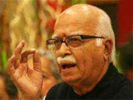 26 கருப்புப் பண முதலைகளின் பெயரை ஏற்கனவே பிரதமரிடம் கொடுத்துள்ளேன்-அத்வானி