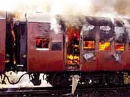 கோத்ரா ரயில் எரிப்பு: 31 பேர் குற்றவாளிகள்-63 பேர் விடுதலை-பிப்.25ல் தண்டனை அறிவிப்பு