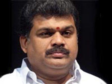 லிபியாவில் தவிக்கும் இந்தியர்களை மீட்க 4 கப்பல்கள்; 2 விமானங்கள்! - ஜி கே வாசன்