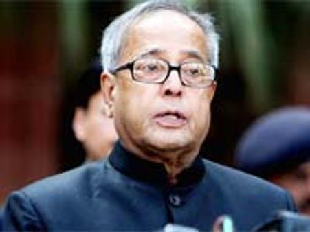 பிரணாப் முகர்ஜியின் பட்ஜெட்-வருமான வரி உச்சவரம்பு ரூ. 1.80 லட்சமாக அதிகரிப்பு