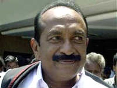 மகளிர் தின கொண்டாட்டத்தில் இலங்கை மண்ணை நெற்றியில் பூசிய வைகோ