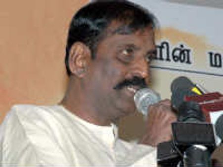 தாய்மொழிக்குப் பிறகுதான் மற்ற மொழி! - கவிஞர் வைரமுத்து