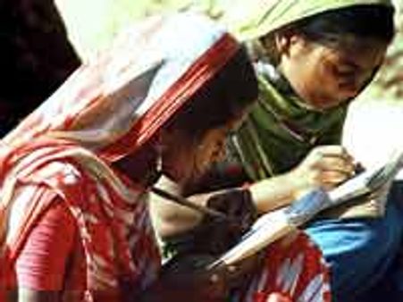 இந்திய மக்கள் தொகை 121.2 கோடி!-கல்வியறிவு பெற்றோர் 74%