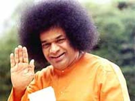 சாய்பாபா உடல்நிலையில் முன்னேற்றம்: புட்டபர்த்தியில் 10 ஆயிரம் போலீசார் குவிப்பு