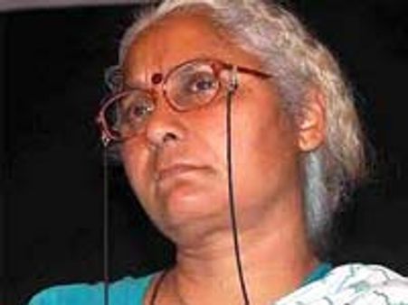 'அரசியல்வாதி அன்னா ஹஸாரே!' - மேதா பட்கர், திக்விஜய் சிங் விமர்சனம்