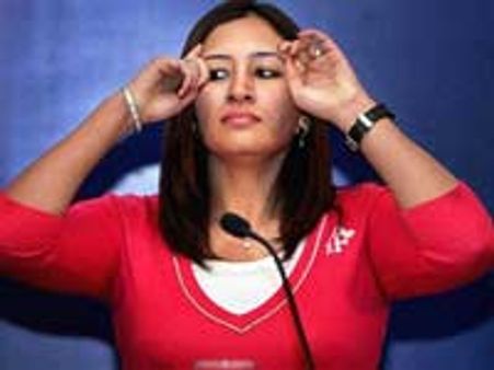 அசாருதீன் மகனுடன் ஜுவாலா கட்டாவுக்குக் காதலா?