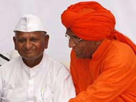 மோடியைப் புகழ்ந்ததை அன்னா ஹசாரே வாபஸ் பெறுவார்: சுவாமி அக்னிவேஷ்