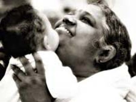 சாய்பாபாவின் உபதேசங்கள் நம்மை வழிநடத்தும்: மாதா அமிர்தானந்தமயி