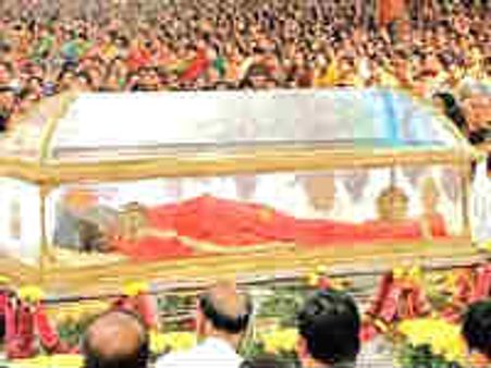 சாய்பாபா மரண சர்ச்சை: ஏப்ரல் 4-ம் தேதியே சவப்பெட்டிக்கு ஆர்டர் செய்த அறக்கட்டளை!!