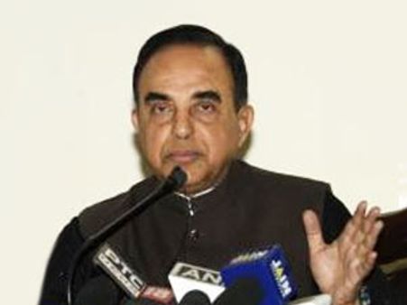 கனிமொழியைக் காப்பாற்ற ராசாவைப் பலிகடாவாக்க திமுக முயற்சி-சு.சாமி