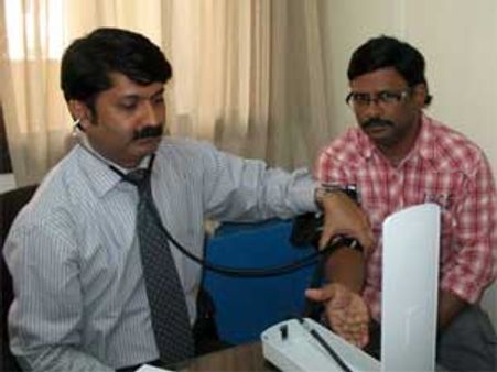 துபாயில் ரசமாயி நடத்திய இலவச மருத்துவ முகாம்