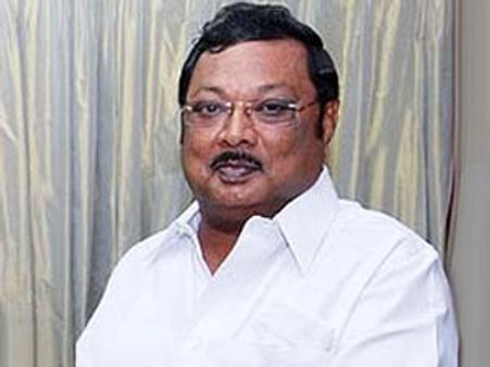 மதுரையில் மு.க.அழகிரி திருமண மண்டபம்-ஆதரவாளர் வீடு மீது தாக்குதல்