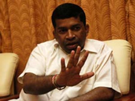 இலங்கையின் கிழக்கு மாகாண முதல்வர் பிள்ளையான் வீட்டில் ராணுவம் சோதனை