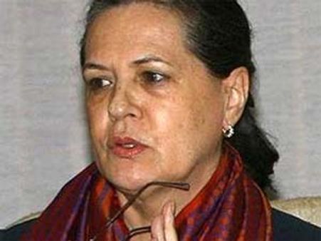 சட்டசபைத் தேர்தலில் ஏன் தோற்றோம்?-தமிழக தலைவர்களுடன் சோனியா ஆலோசனை!