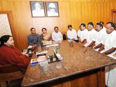 கொங்கு மண்டலத்தை ஆட்டிப்படைக்கும் சாயப்பட்டறை பிரச்சினையைத் தீர்க்க ஜெ. அதிரடி நடவடிக்கை