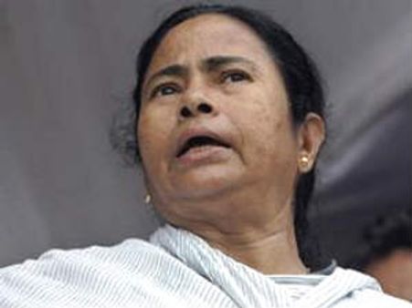 ரயில்வே அமைச்சர் பதவியிலிருந்து மமதா விலகல்-திரிணமூலின் முகுல் ராய் இணை அமைச்சரானார்