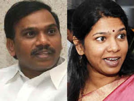 கனிமொழியை சிபிஐ கோர்ட்டில் சந்தித்த ராசாத்தி அம்மாள்-கண் கலங்கினார்