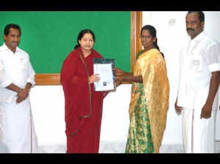 ஜெ. மீண்டும் தமிழக முதல்வராவதற்காக நாக்கை காணிக்கை செலுத்திய சரிதாவுக்கு அரசு வேலை