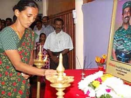 புலிகள் அரசியல் தலைவர் தமிழ் செல்வன் மனைவி விடுதலை