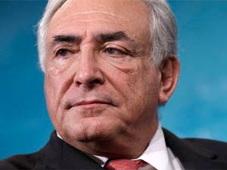 வீடடுக் காவல்: 4 படுக்கையறை கொண்ட புதுவீட்டில் குடியேறிய ஸ்ட்ராஸ் கான்!