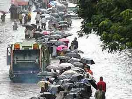 மும்பையில் எவ்வளவு மழை பெய்யும்?-ரூ. 25,000 கோடிக்கு 'பெட்' கட்டும் புக்கிகள்!