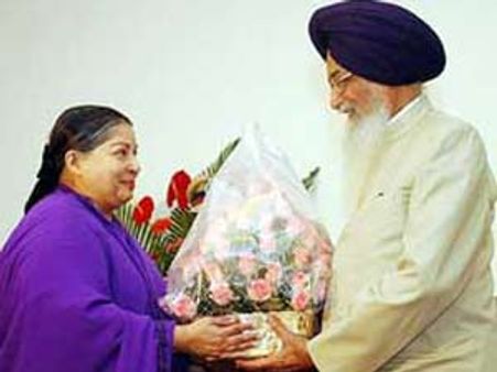 அரசு கேபிள் டிவியை அதே பர்னாலா வாயால் அறிவிக்க வைத்த ஜெயலலிதா