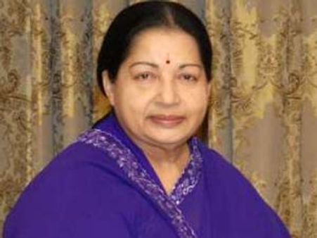 குழந்தைகளைப் பள்ளிக்கு அனுப்பி வாழ்வில் ஒளியேற்றுவோம்-ஜெயலலிதா