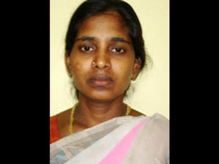 செக்ஸ் தொல்லை: கணவன் தலையில் கல்லைப்போட்டு கொன்ற பெண்!