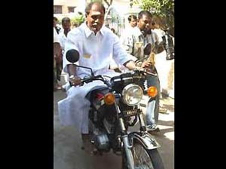 புதுச்சேரி: 3 எம்எல்ஏக்களை 'நியமித்து' மெஜாரிட்டியை நிரூபிக்க ரங்கசாமி திட்டம்?