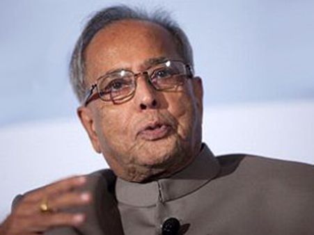 டீசல், கேஸ் விலையைக் குறைப்பது என்ற பேச்சுக்கே இடமில்லை! - பிரணாப்