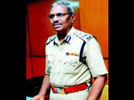 மதுரை போலீஸ் கமிஷனர் மீது வழக்குப் பதிவு செய்ய மதுரை உயர்நீதிமன்றக் கிளை உத்தரவு