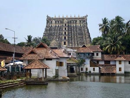 பத்மநாபசாமி கோயிலில் பிரமிக்க வைக்கும் நகை குவியல்... ரூ 50 ஆயிரம் கோடி மதிப்பு!!