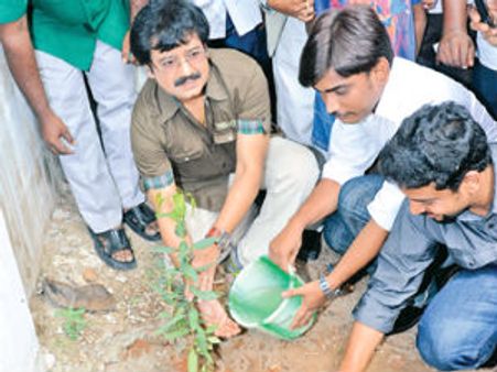 பசுமை புரட்சி தமிழகத்திலிருந்து தொடங்கட்டும் - நடிகர் விவேக்