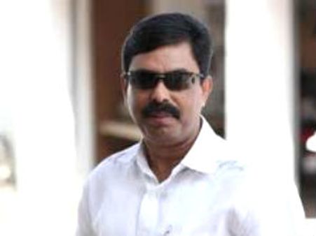 ஜாபர்சேட், கருணாநிதியின் முன்னாள் உதவியாளர் வீடுகளில் லஞ்ச ஒழிப்பு போலீஸ் ரெய்ட்!