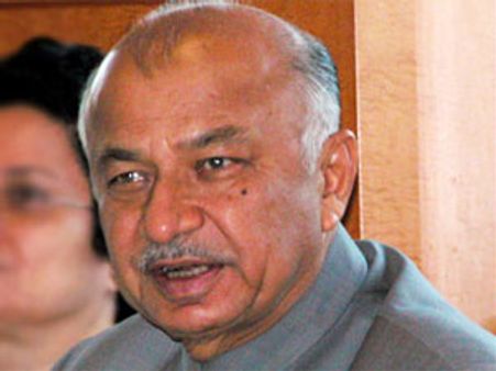 ஆதர்ஷ் ஊழல்: மத்திய அமைச்சர் சுஷில் குமார் ஷிண்டேவிடம் சிபிஐ விசாரணை