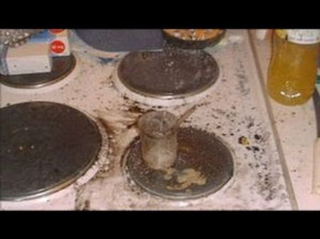 சுவீடன்: வீட்டில் சமையலறையில் அணு உலை அமைத்த வாலிபர்!